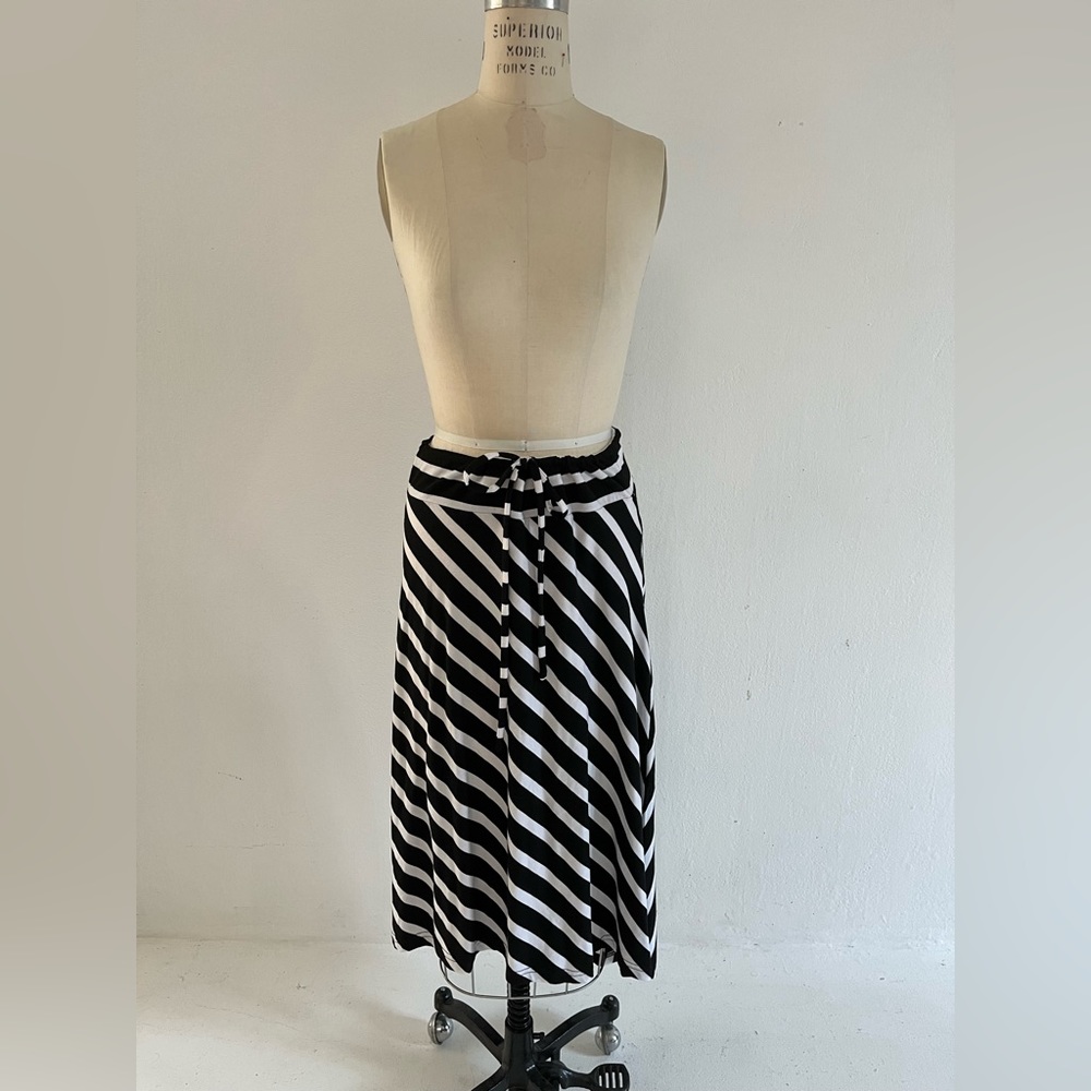 Black and white bias striped jersey knit skirt. Sz L. Tie front waist. Hi-Lo hem